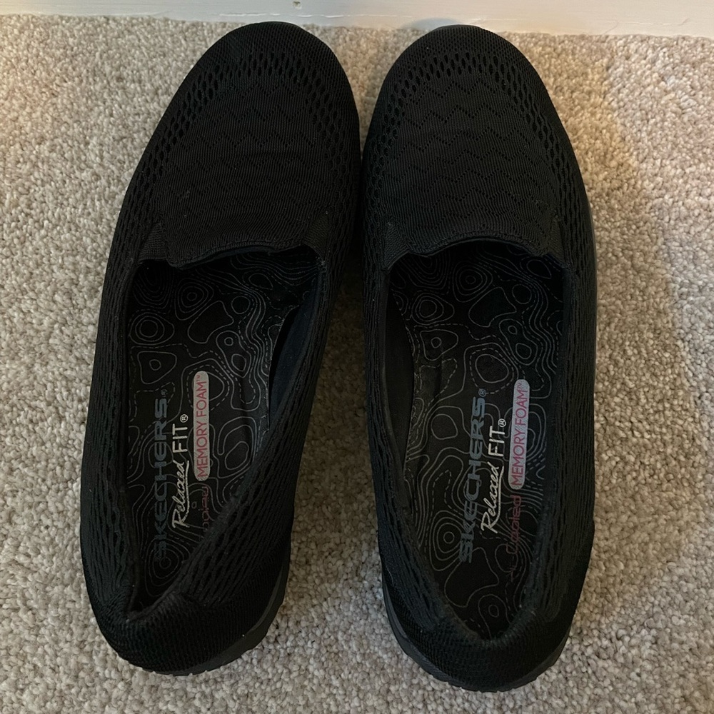 Sketchers relaxed fit memory foam shoe